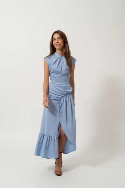 vestido midi invitada azul claro sophie and lucie sin mangas